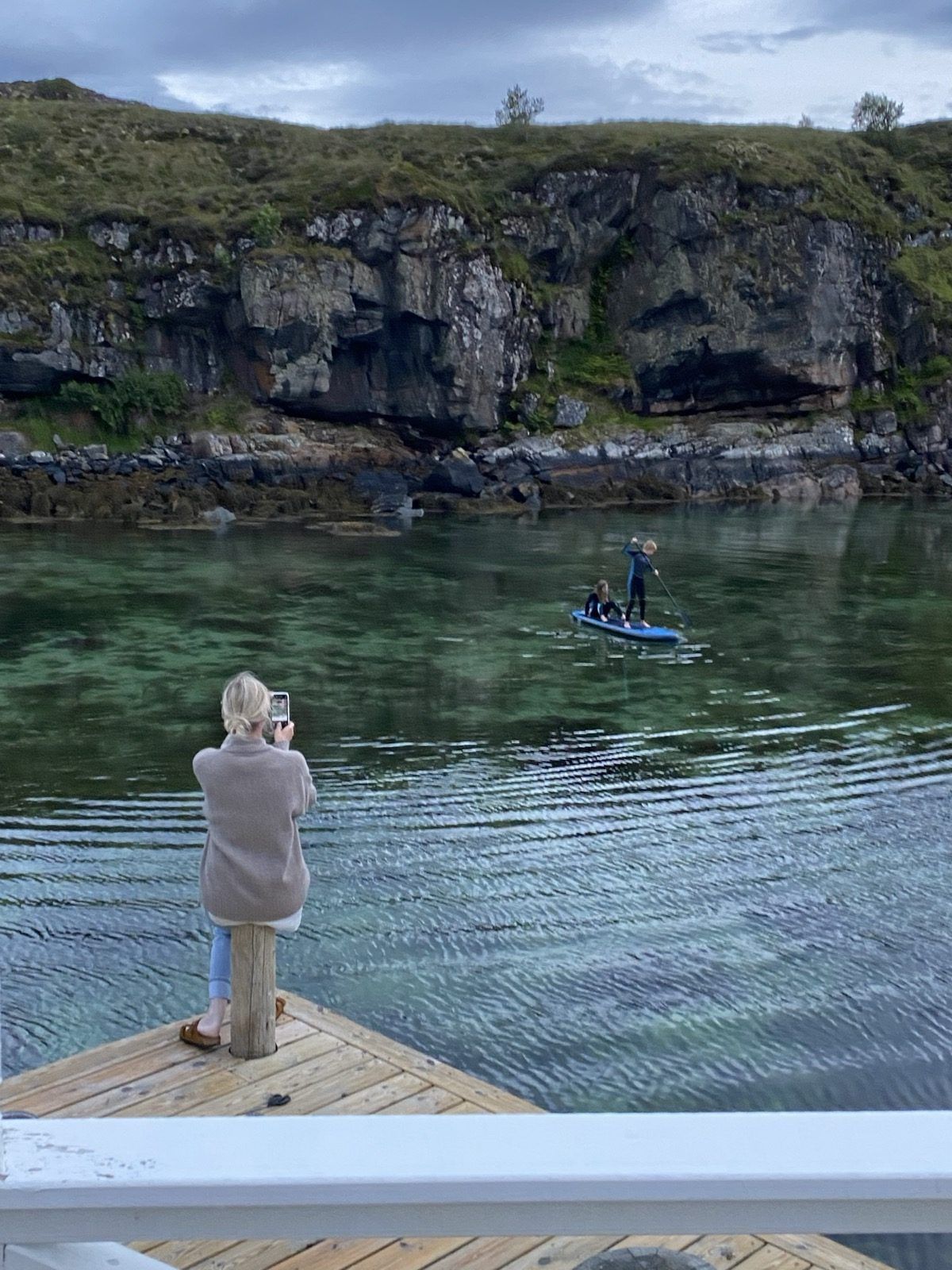 SUP-brett på vannet ved Ekkilsøy
