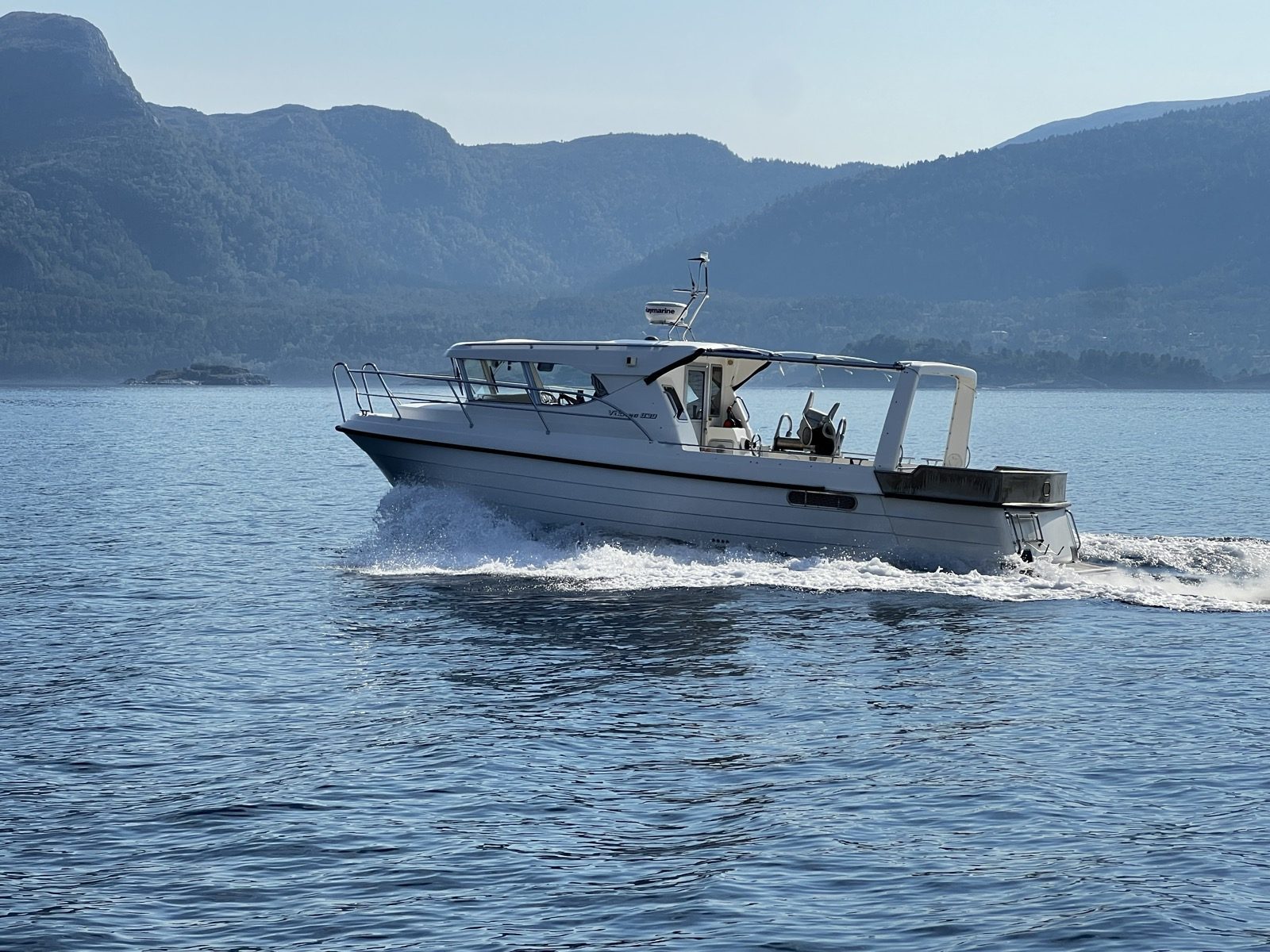 Viknes boat moored at Ekkilsøy