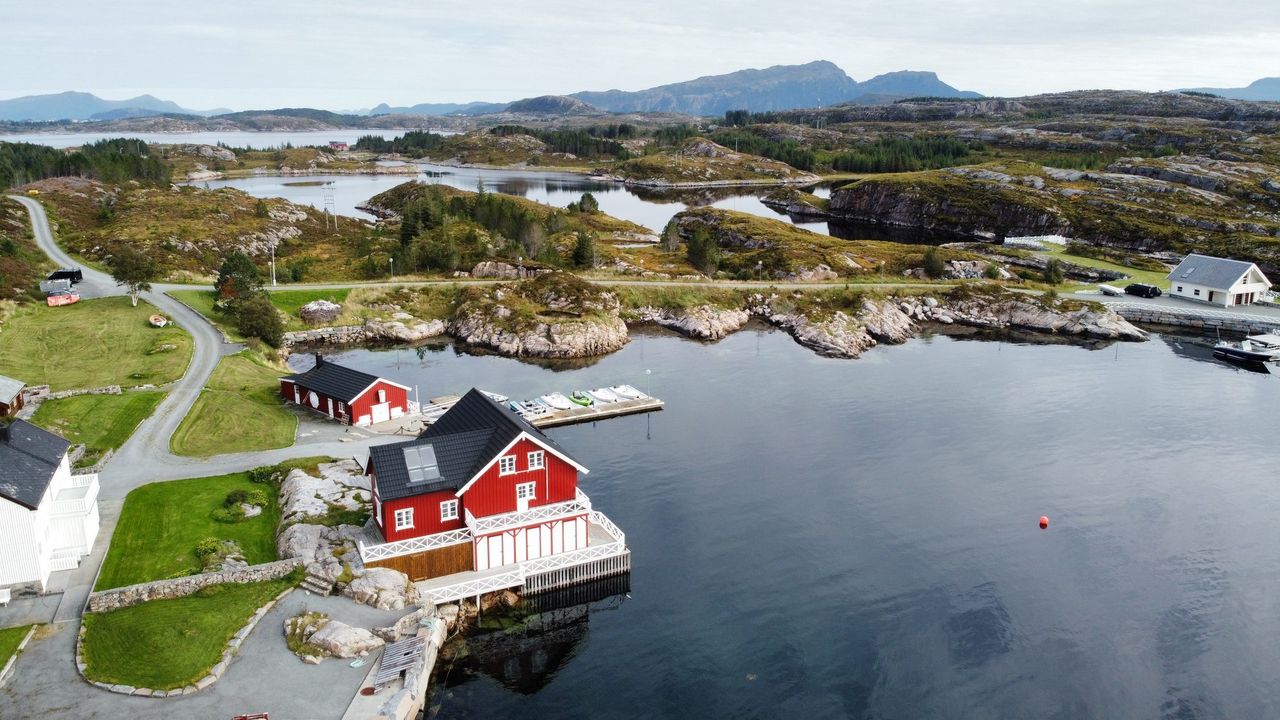 Aerial view of the Ekkilsøy property and surrounding skerries in autumn light